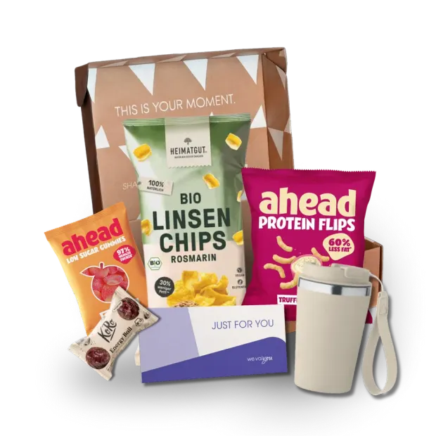 Focus & Fuel: Edelstahl-Kaffeebecher, süße & herzhafte Snacks und Grußkarte.